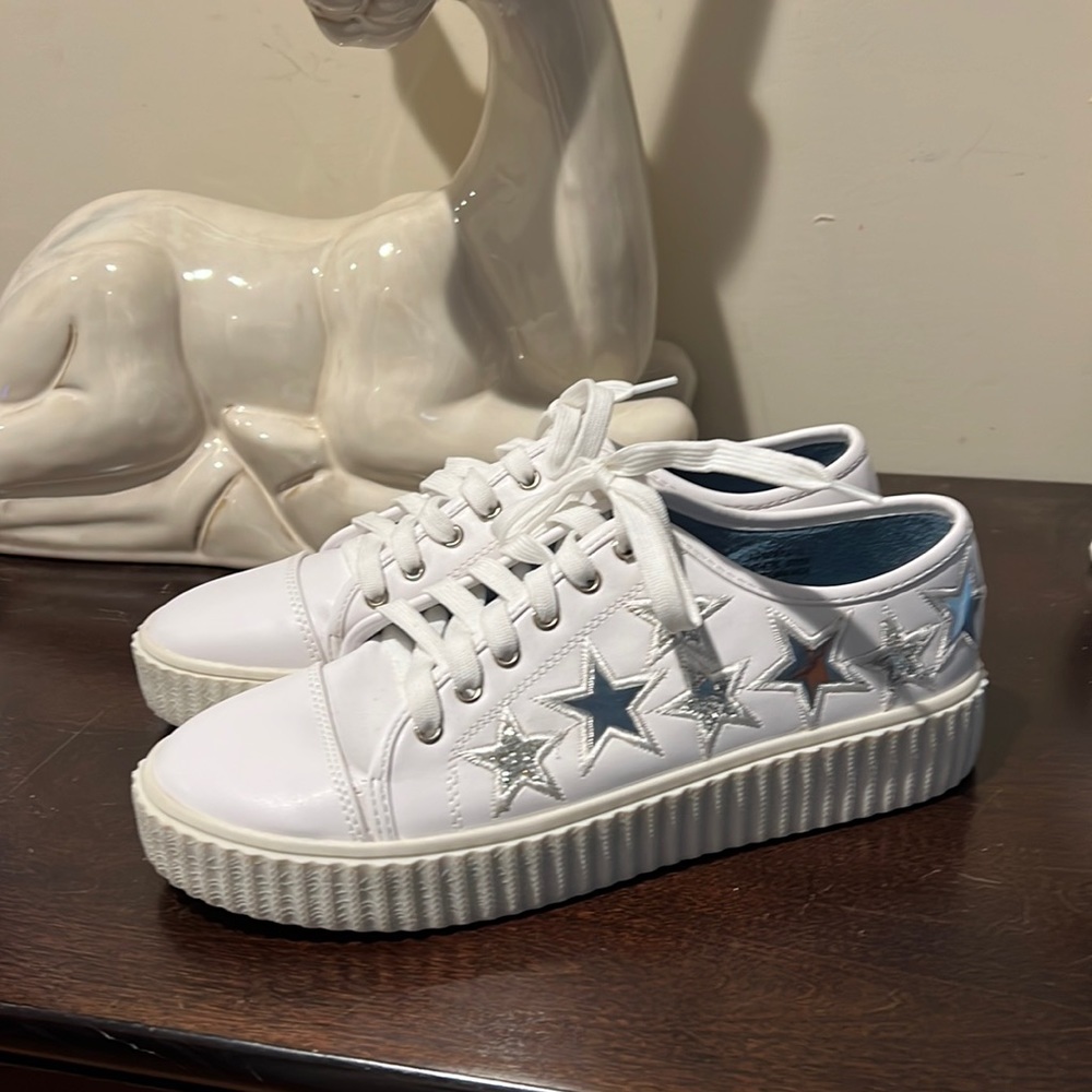 White angelina sneaker with silver stars